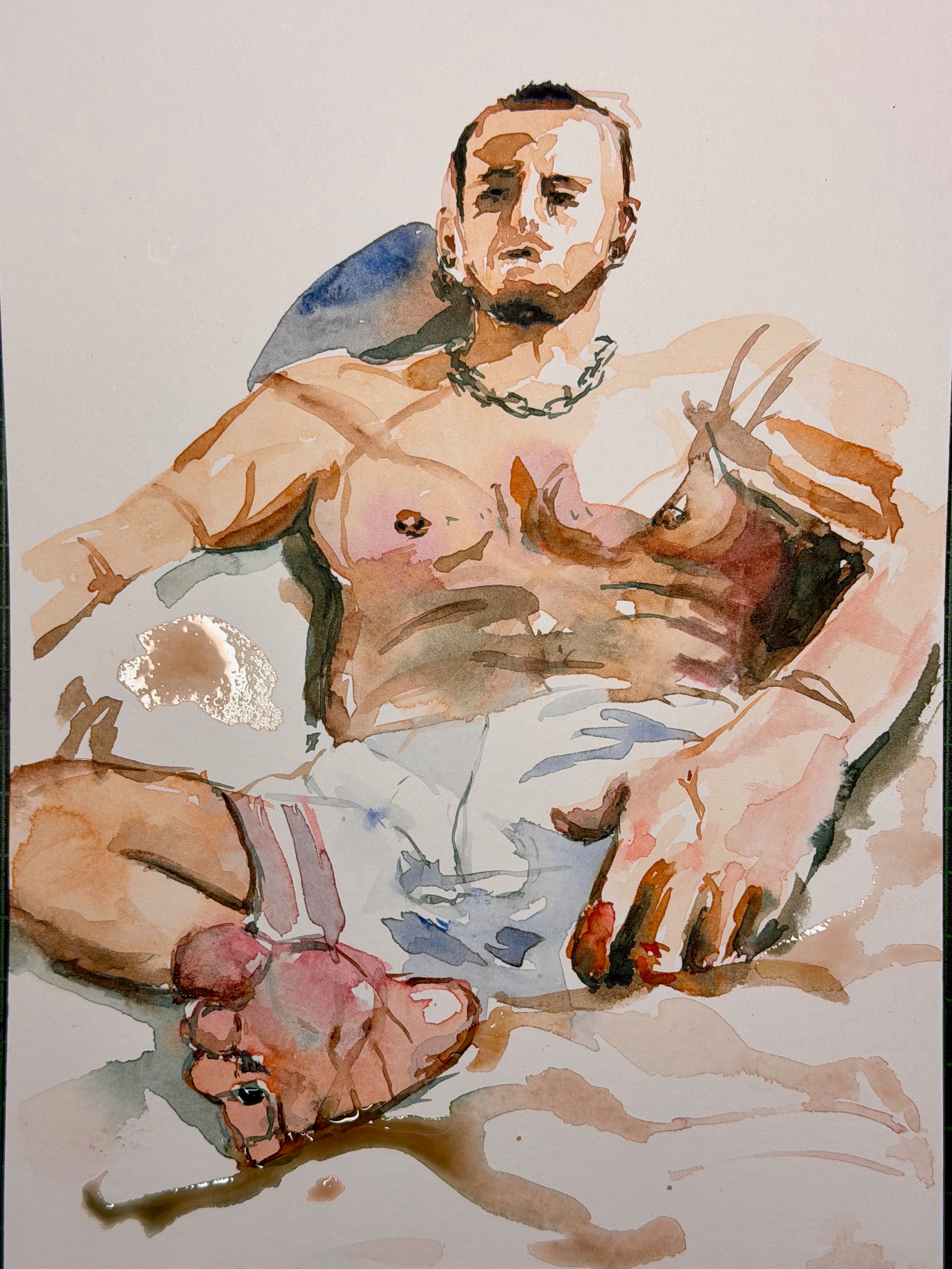 Acuarela de figura masculina reclinada con collar de cadena, arte queer figurativo pintado sin dibujo a lápiz previo